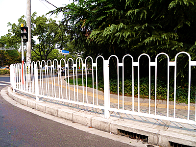 京式道路護欄 - 河北振興金源絲網(wǎng)集團有限公司圖片2