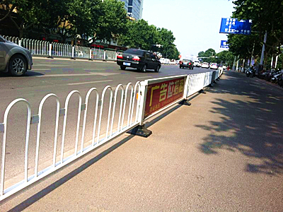 京式道路護欄 - 河北振興金源絲網(wǎng)集團有限公司圖片3