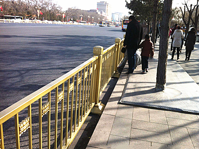 新型道路護(hù)欄 - 河北振興金源絲網(wǎng)集團(tuán)有限公司圖片2