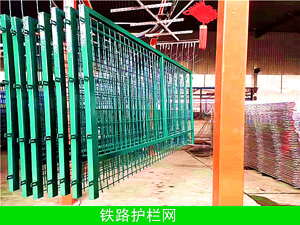 8002鐵路護攔網(wǎng) - 河北振興金源絲網(wǎng)集團有限公司圖片1